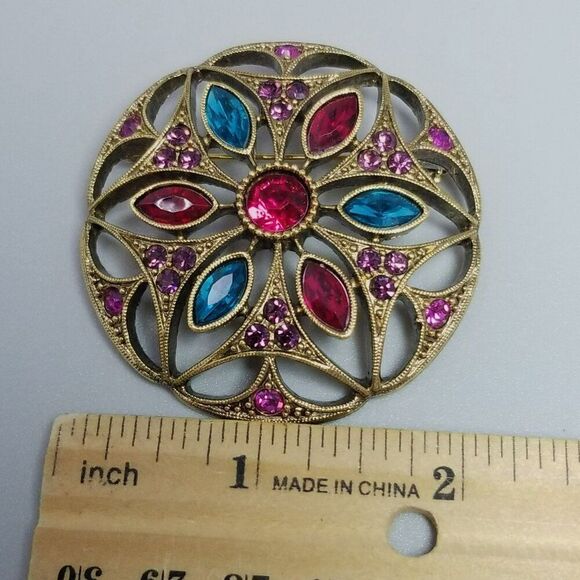 Vintage Pink and Blue Rhinestone Brooch, Gold Tone Lapel Pin Setting, Estate - Picture 5 of 7